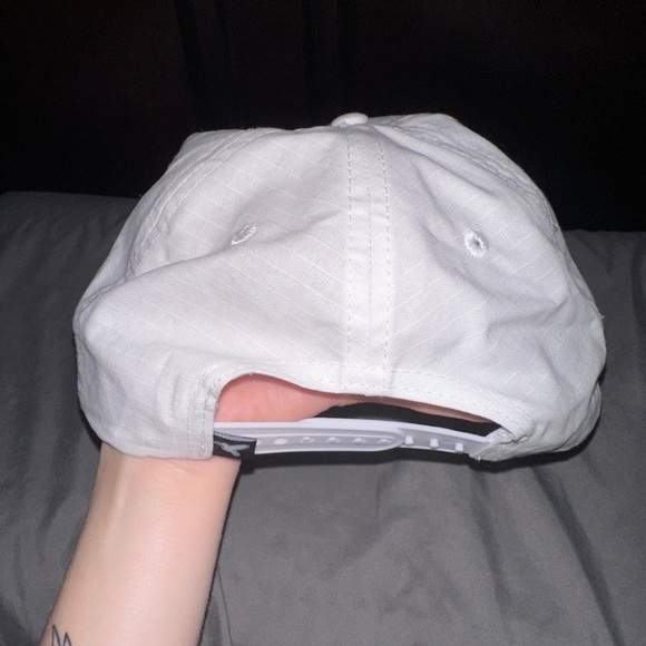 White bird dogs SnapBack white adult adjustable rope hat - Picture 3 of 3